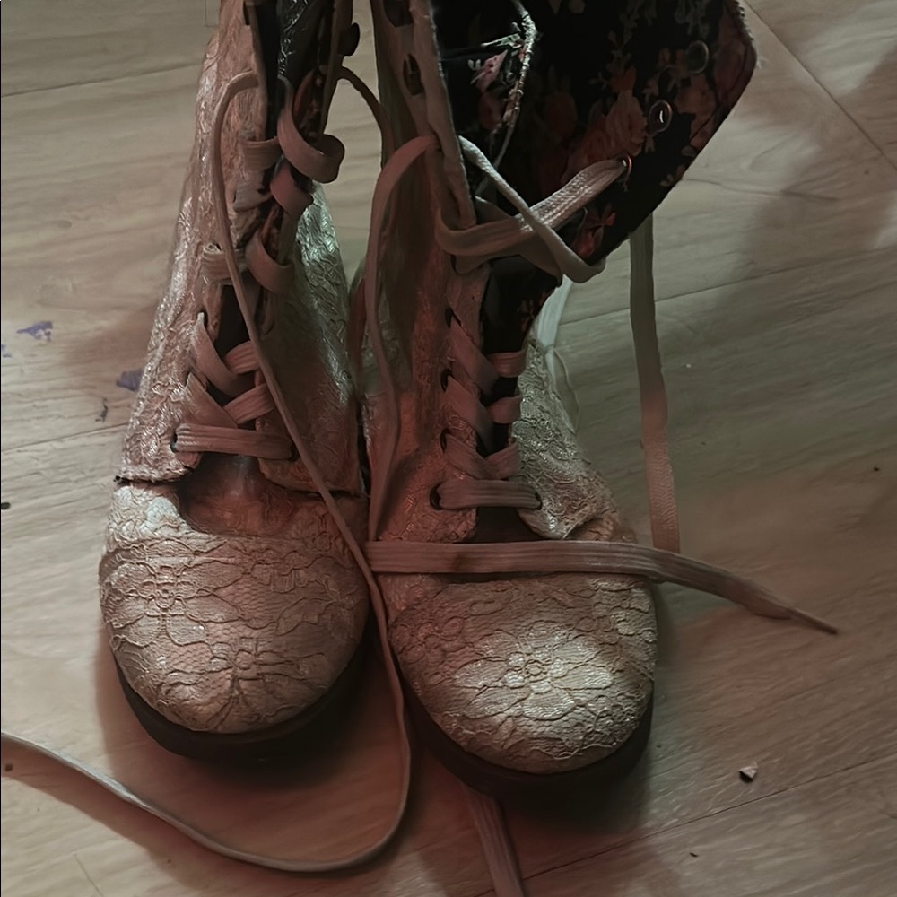 Elegant Lace-Up Women's Boots